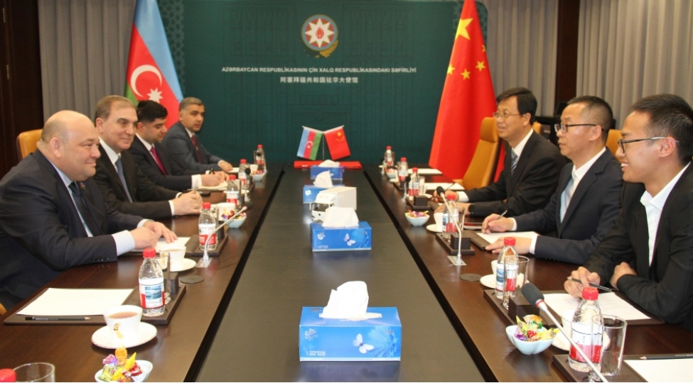 gence-avtomobil-zavodu-ibboyuk-ugura-imza-atib