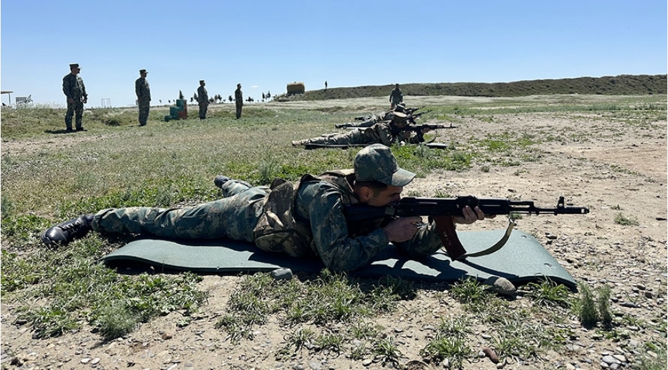 azerbaycan-ordusunda-kechirilen-aticiliq-uzre-birincilik-basha-chatib