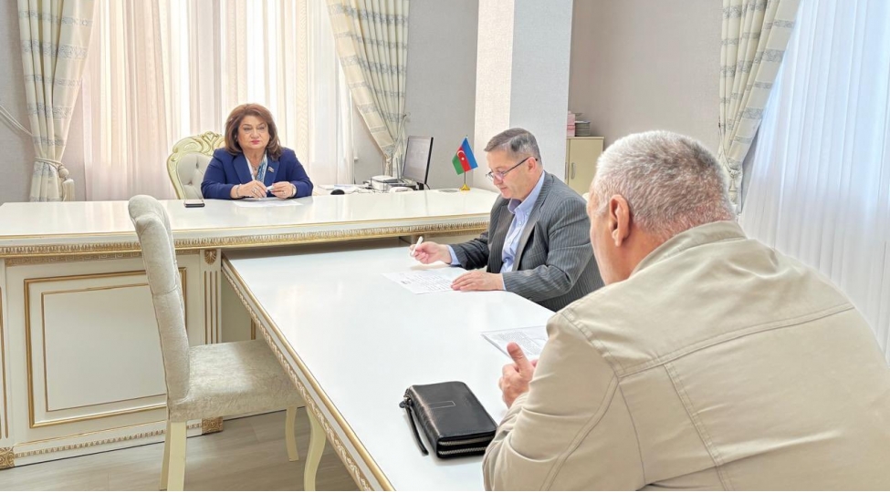 hicran-huseynova-sumqayitda-vetendash-qebulu-kechirib-2