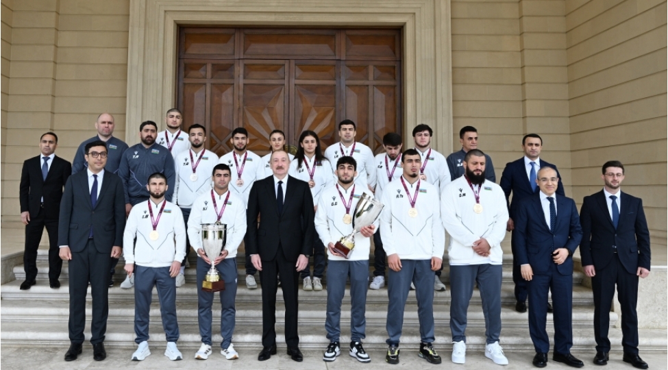 prezident-ilham-eliyev-avropa-chempionatinda-komanda-hesabinda-chempion-olan-guleshchileri-qebul-edib-yenilenibfoto