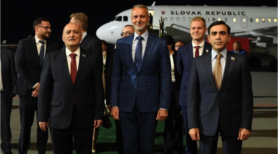 rixard-rashi-azerbaycana-geldi