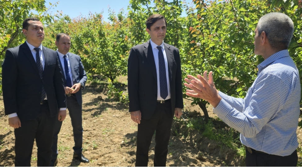 fuad-sadiqov-gedebeyde-vetendaslarla-gorushub-teserrufatlara-bas-cekib