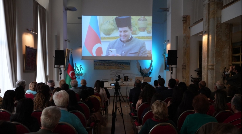 vyanada-azerbaycan-medeniyyet-merkezinin-rehberi-sulh-namine-alov-mukafati-ile-teltif-edilib