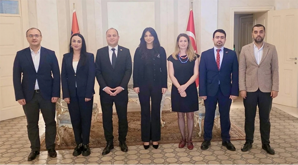 belqradda-azerbaycan-ve-turkiye-sefirliklerinin-resmileri-gelecek-emekdashligi-muzakire-edibler