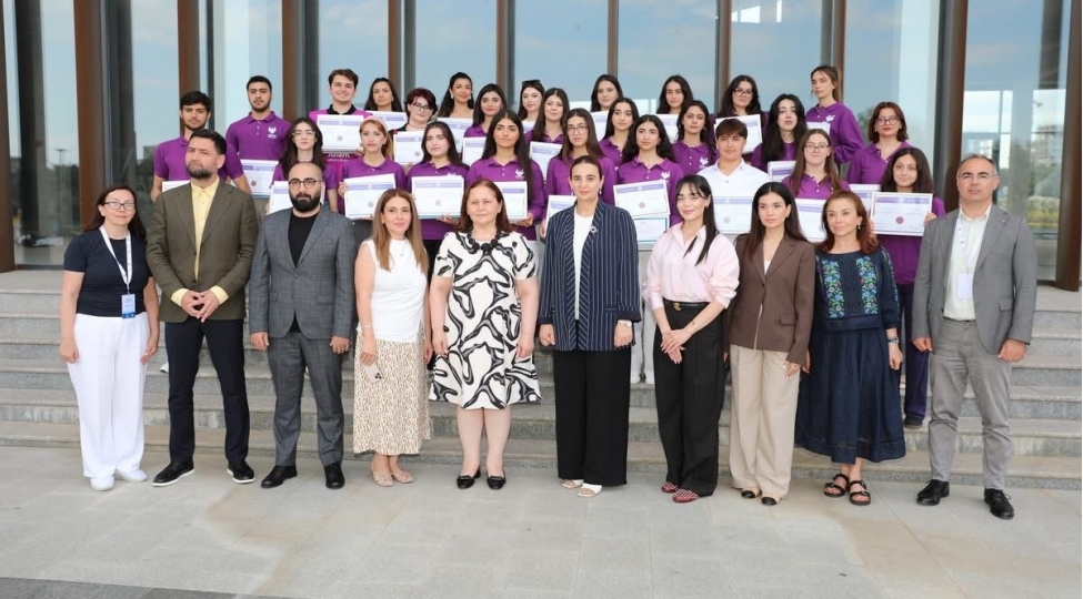 ailem-konulluleri-proqramindaki-fealiyyetlerini-ugurla-basha-vuran-konulluler-sertifikatlarla-teltif-olunublar