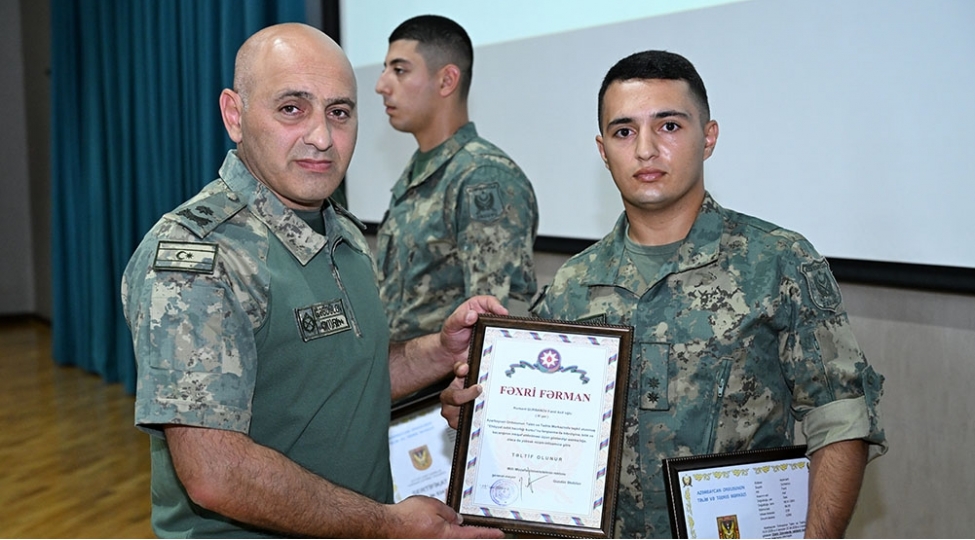 ehtiyat-zabit-hazirligi-kursunun-novbeti-buraxilish-merasimi-kechirilib-2