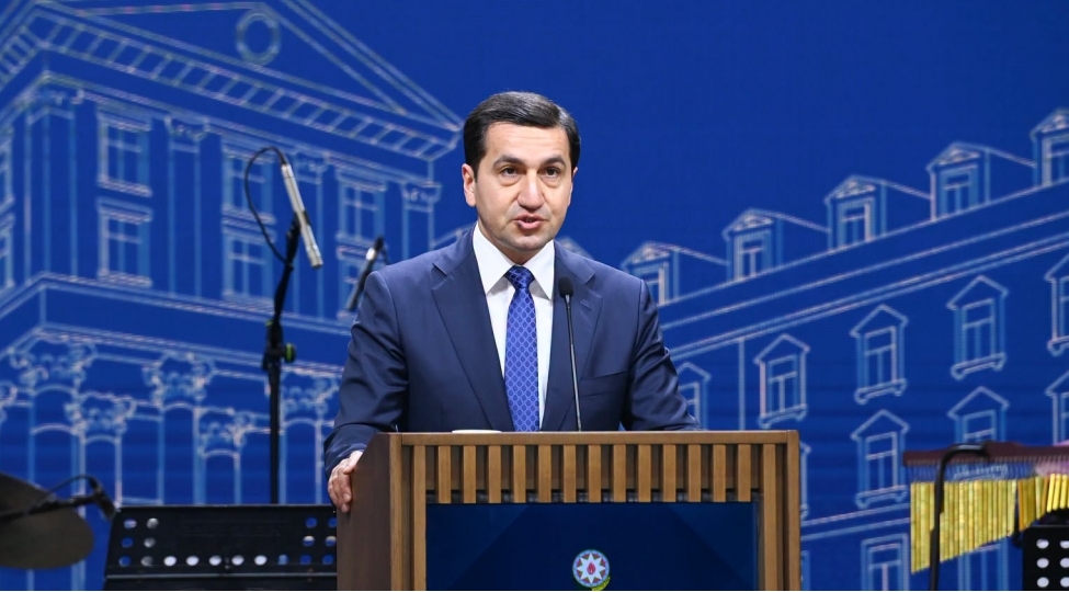 hikmet-haciyev-azerbaycan-ermenistanla-sulh-prosesini-emeli-addimlarla-subut-edib