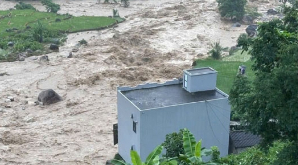 alimler-belchikada-bash-vermish-dagidici-dashqinlari-iqlim-deyishikliyi-ile-elaqelendirirler