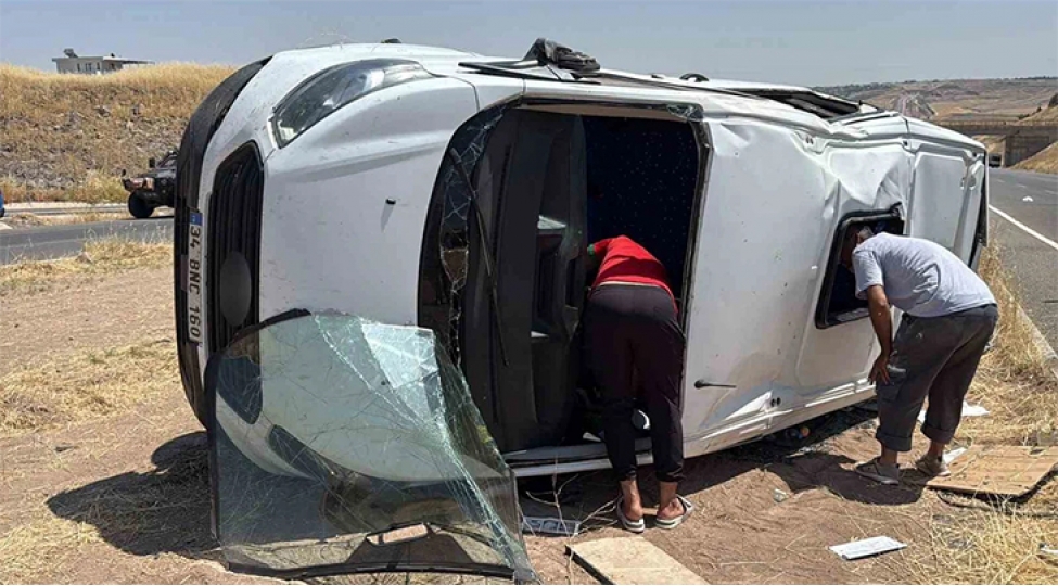 turkiyede-telebeleri-dashiyan-avtobus-qezaya-ugrayib-19-nefer-xesaret-alib