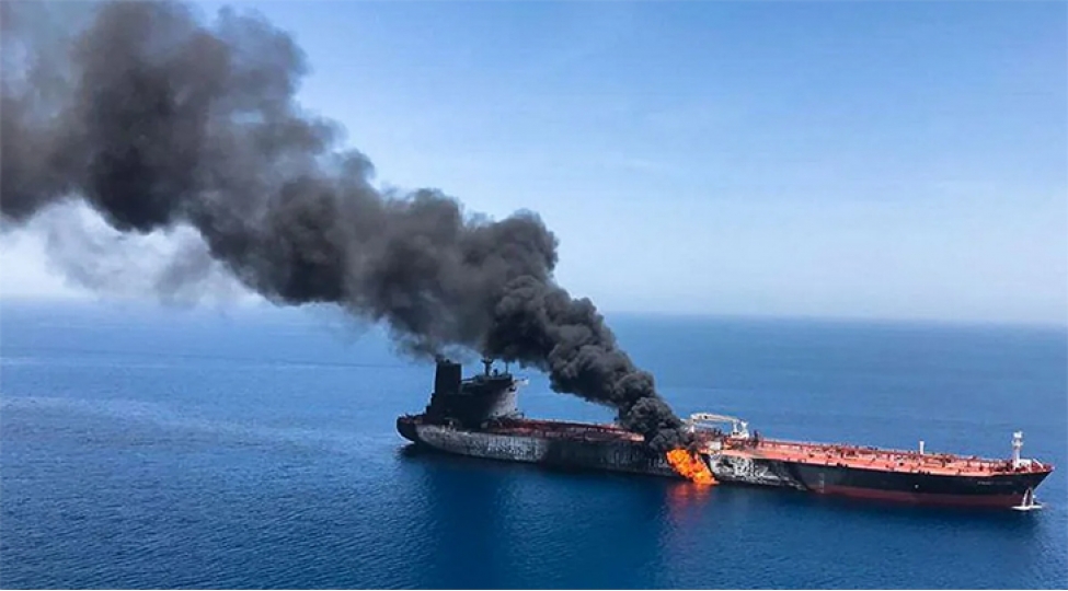 absh-oman-denizinde-lpg-tankerine-zerbe-endirib-iki-nefer-olub