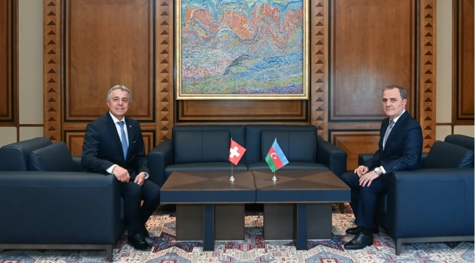 azerbaycan-xin-bashchisi-ile-atet-in-sedri-arasinda-tekbetek-gorush-bashlayib