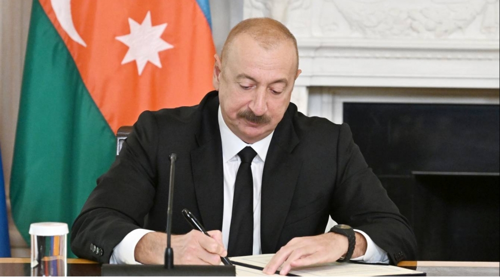 azerbaycanin-polshadaki-sefiri-deyishib