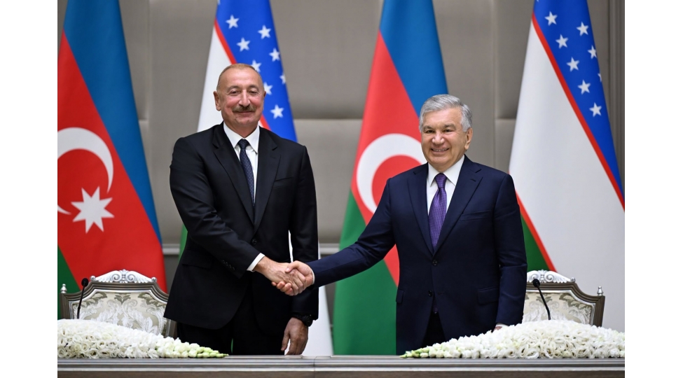 azerbaycan-ile-ozbekistanin-prezidentleri-ve-birinci-xanimlari-buxara-sheherindeki-poyi-kalon-kompleksi-ile-tanish-olublar