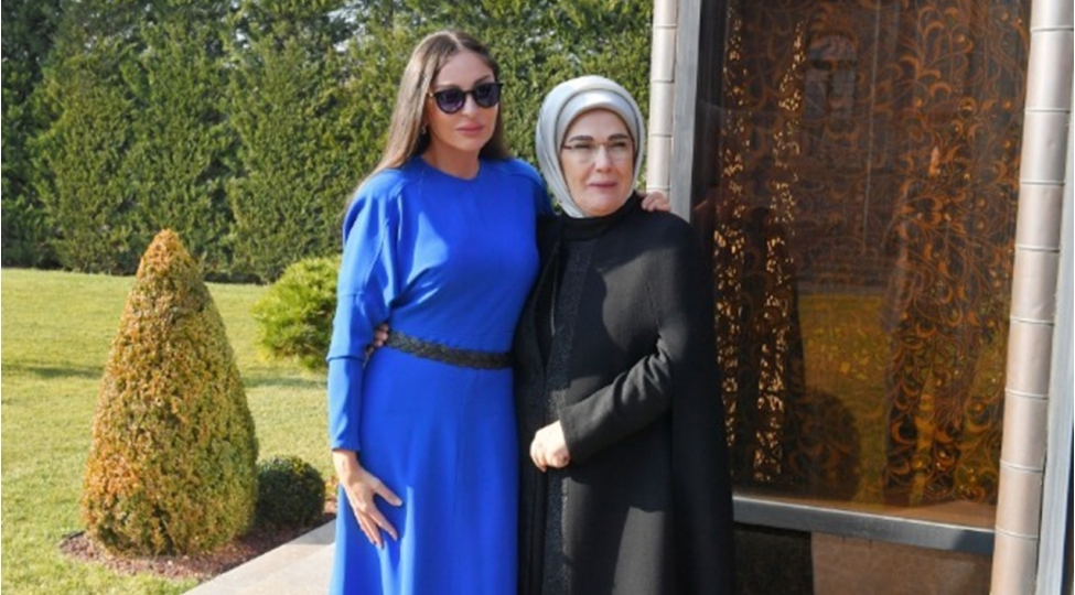 emine-erdogandan-mehriban-eliyevaya-tebrik-zengi