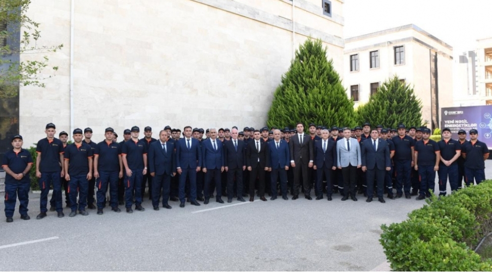 yeni-nesil-energetikler-shebekenin-memarlari-yarishinin-baki-turunda-yasamal-retsi-qalib-olub