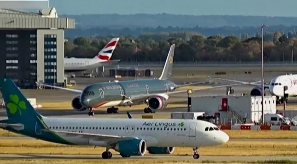 britaniya-aeroportlarinda-texniki-nasazliq-sebebinden-19-min-reys-legv-edilib