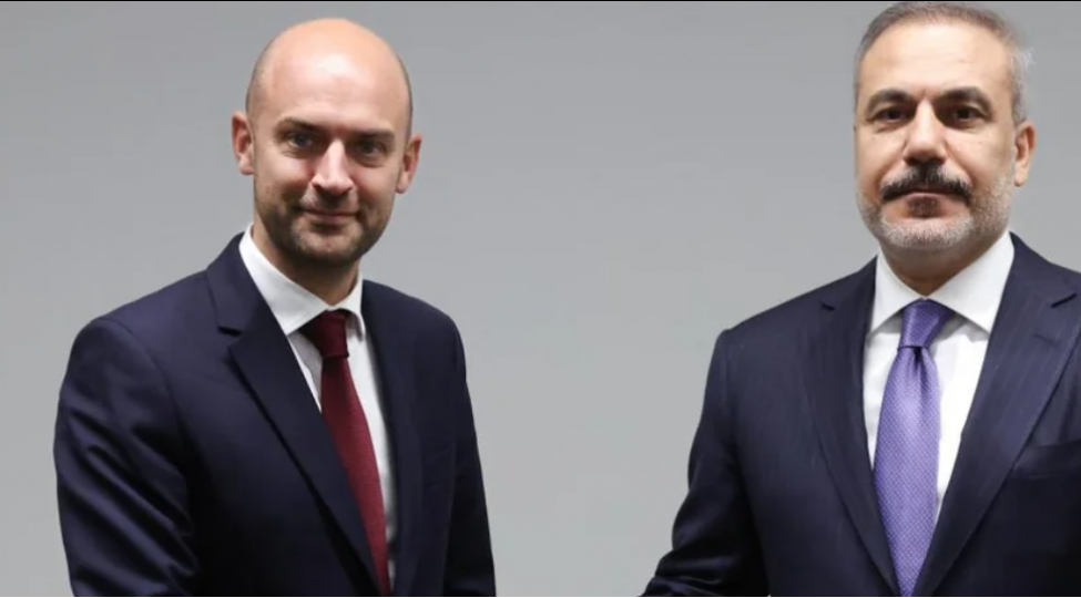 hakan-fidan-fransali-hemkari-ile-telefon-danishigi-aparib