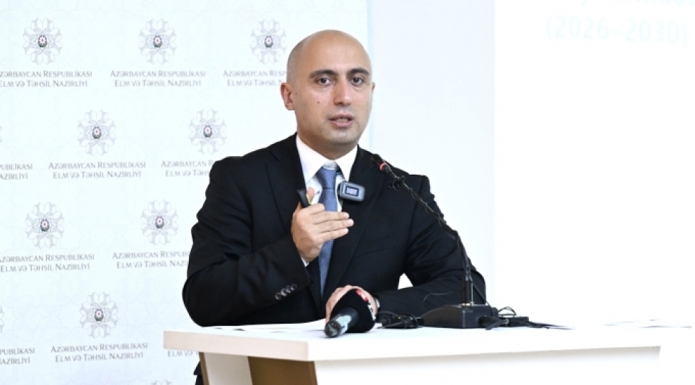emin-emrullayev-shagird-sayi-az-olan-kend-mekteblerinin-baglanmasi-meselesine-baxiriq