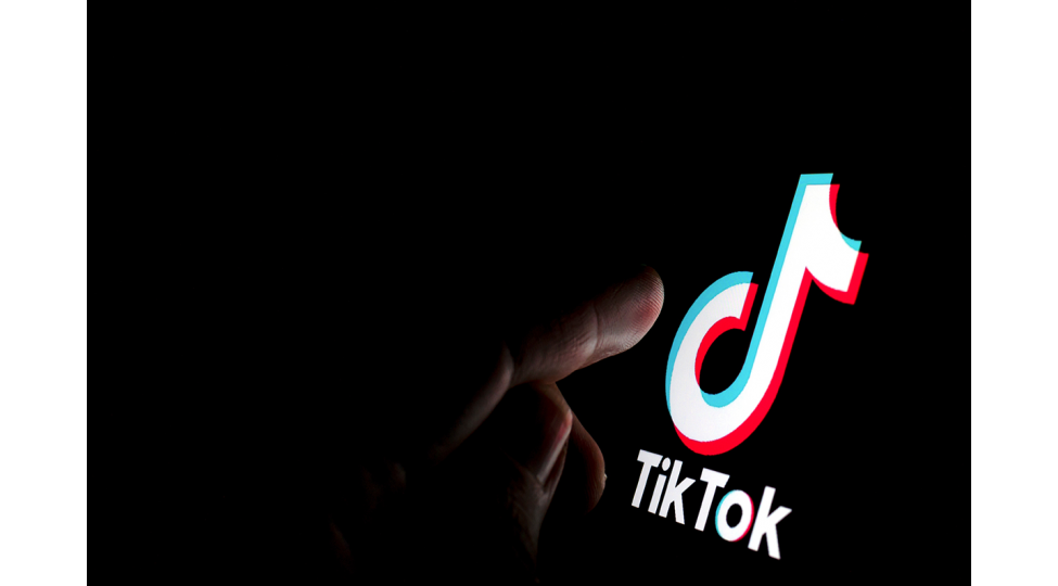 tiktok-azerbaycanda-suni-intellektden-mesuliyyetli-istifadeni-teshviq-etmek-meqsedile-maariflendirici-teshebbuse-start-verir