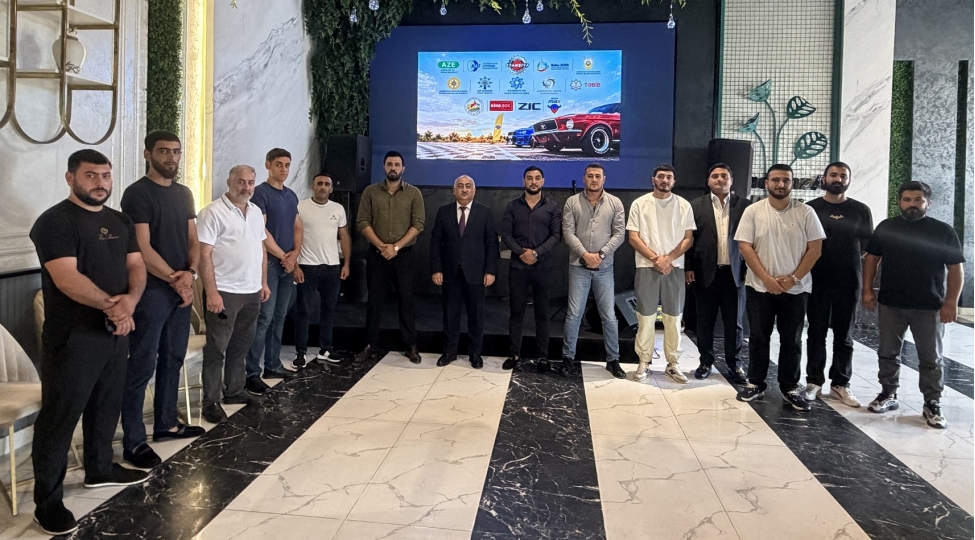 azerbaycan-drag-race-2026-uzre-peshekar-avtomobil-yarishinin-finalchilari-ile-brifinq-kechirilib