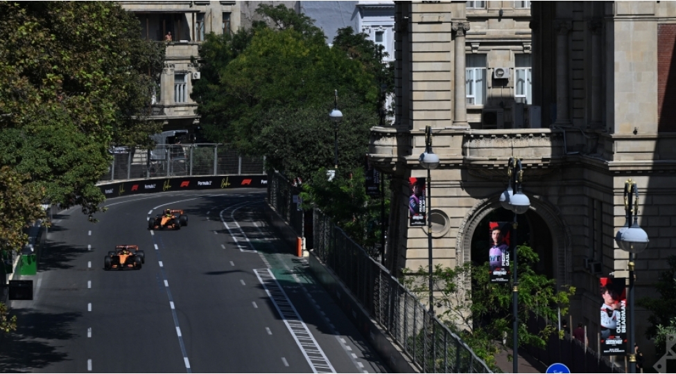 formula-1-mercedes-pilotu-serbest-yurushde-finishe-birinci-chatib