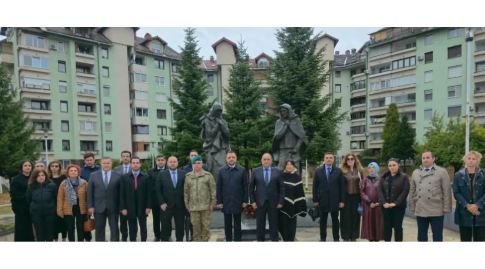 anim-gunu-munasibetile-sarayevodaki-xocali-ve-srebrenitsa-qurbanlarinin-xatiresine-ucaldilan-abide-kompleksi-ziyaret-olunub
