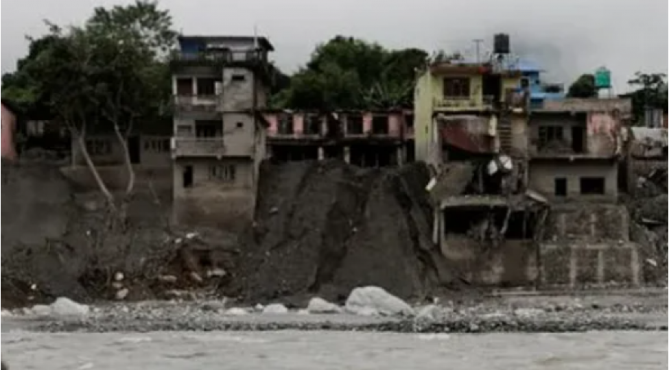 hindistan-ile-nepalda-dashqin-ve-torpaq-surushmeleri-neticesinde-olenlerin-sayi-70-e-chatib