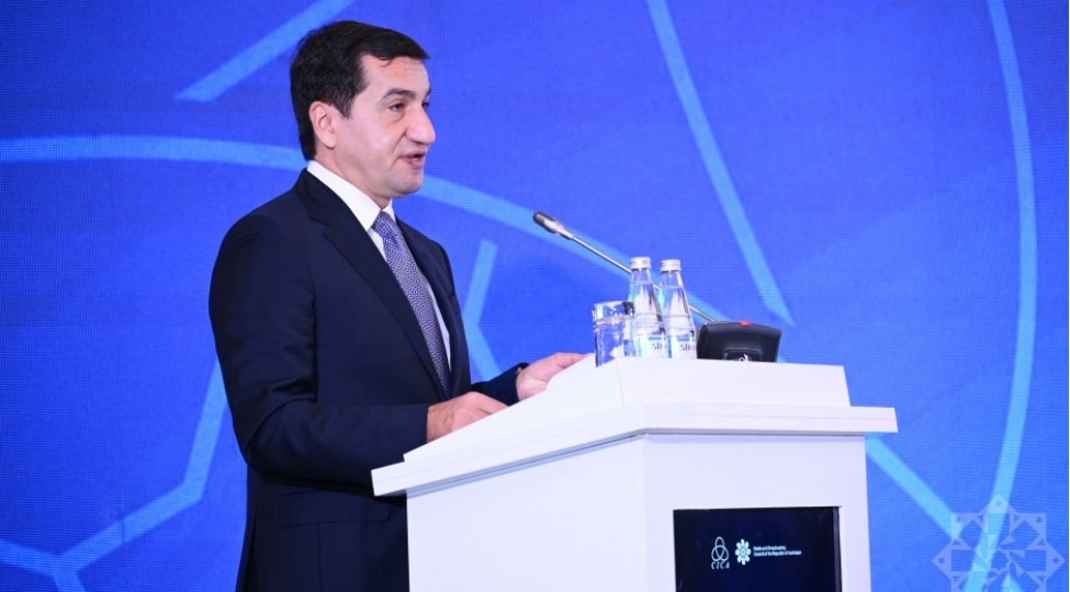 bakida-qutbleshmish-dunyada-media-vasitesile-etimadin-qurulmasi-movzusunda-media-forumu-kechirilib-yenilenibfoto