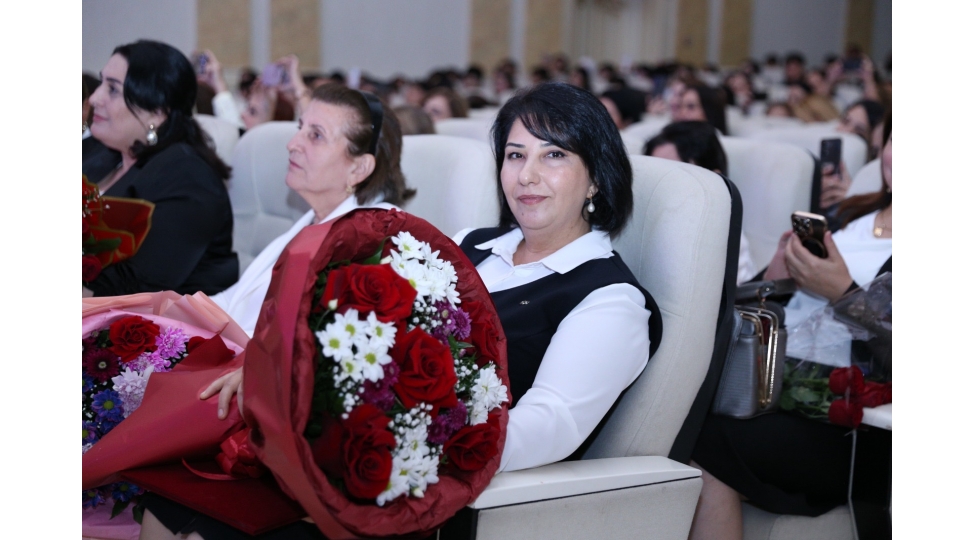 muellimin-emeyi-shagirdinin-ugurunda-yashadiqca