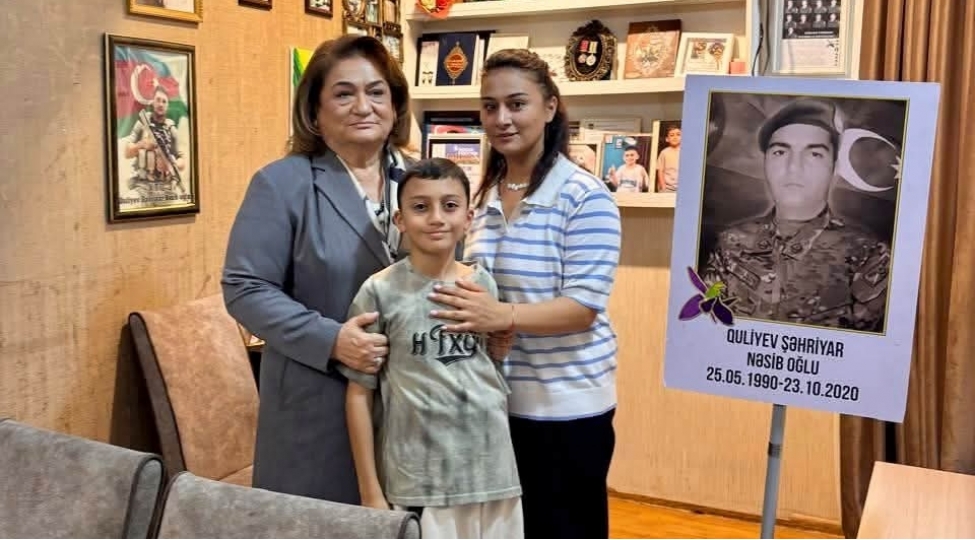 hicran-huseynova-shehid-shehriyar-quliyevin-ailesini-ziyaret-edib