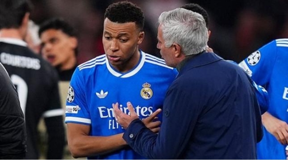 mourinyo-mbappeni-mudafie-etdi