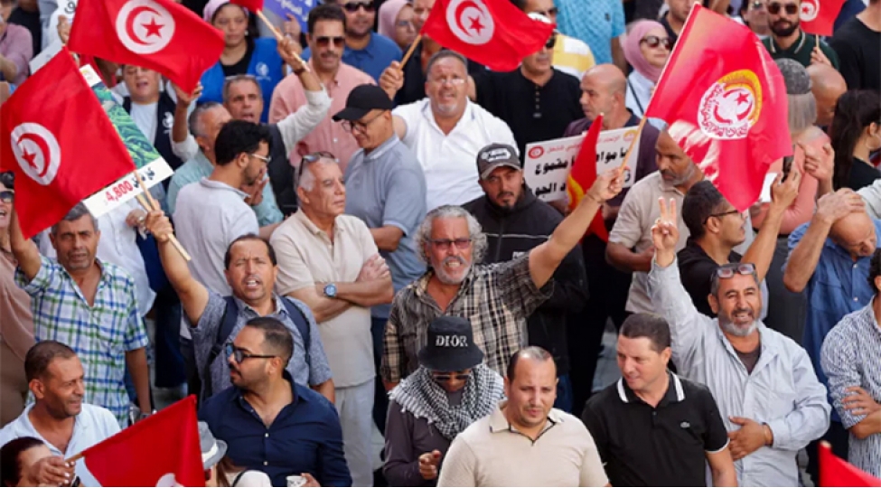 tunis-prezidentine-qarshi-son-illerin-en-boyuk-etiraz-aksiyasi-kechirilib