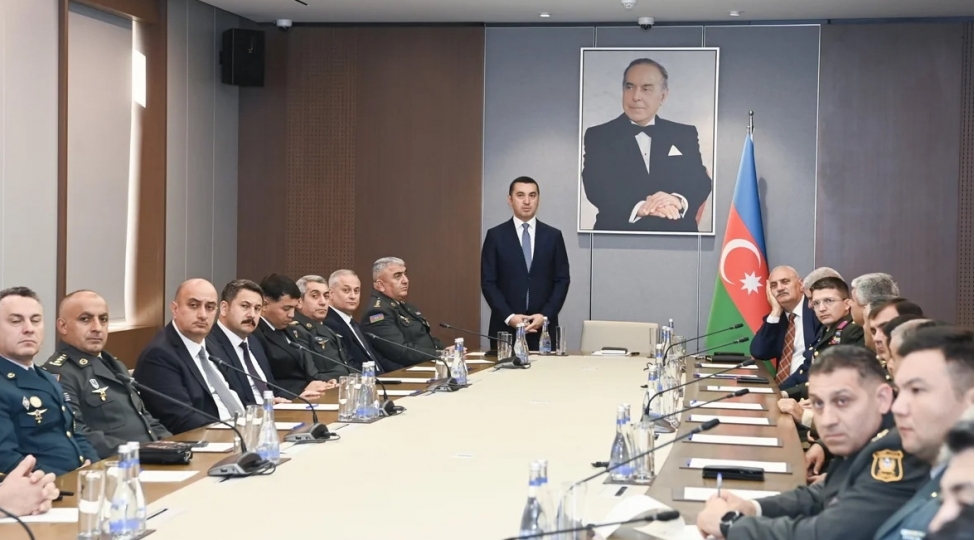 strateji-arashdirmalar-ve-dovlet-mudafiesini-idareetme-akademik-kursunun-ishtirakchilari-ile-gorush-olub
