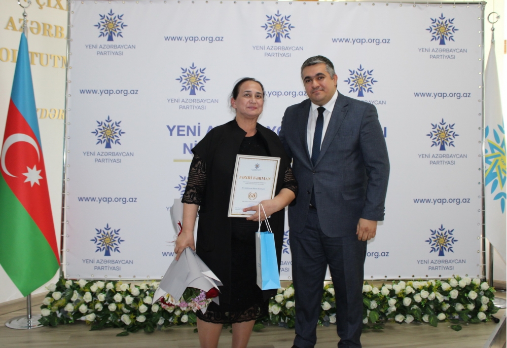 YAP Nizami rayon təşkilatında “100 ilin imzası” adlı kitabın təqdimatı keçirilib