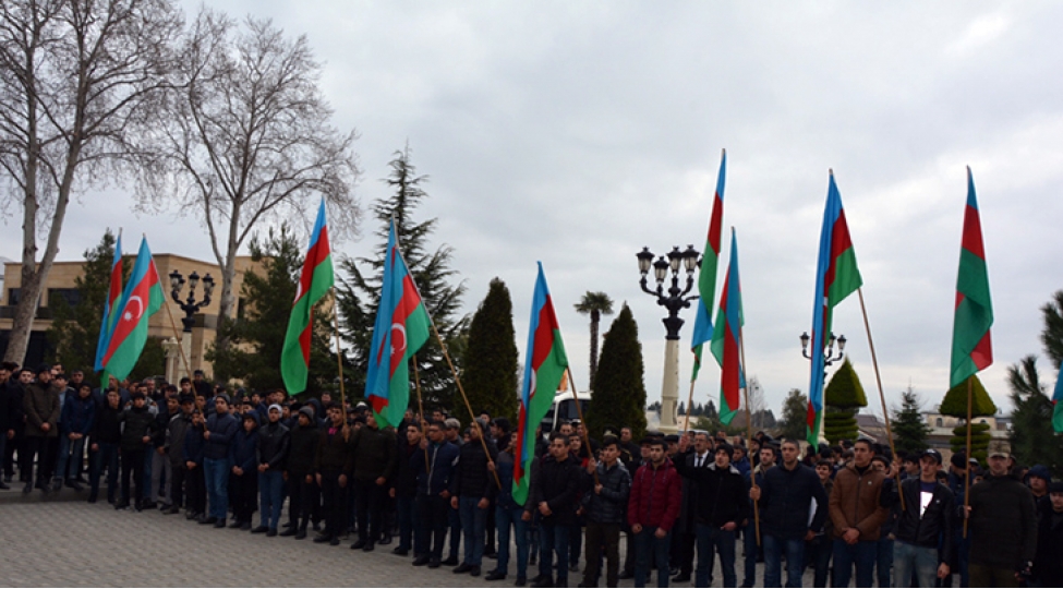 gencler-herbi-xidmete-boyuk-ruh-yuksekliyi-ile-yola-dushurler
