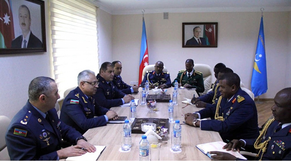 nigeriyanin-herbi-hava-quvvelerinin-komandani-azerbaycana-gelib