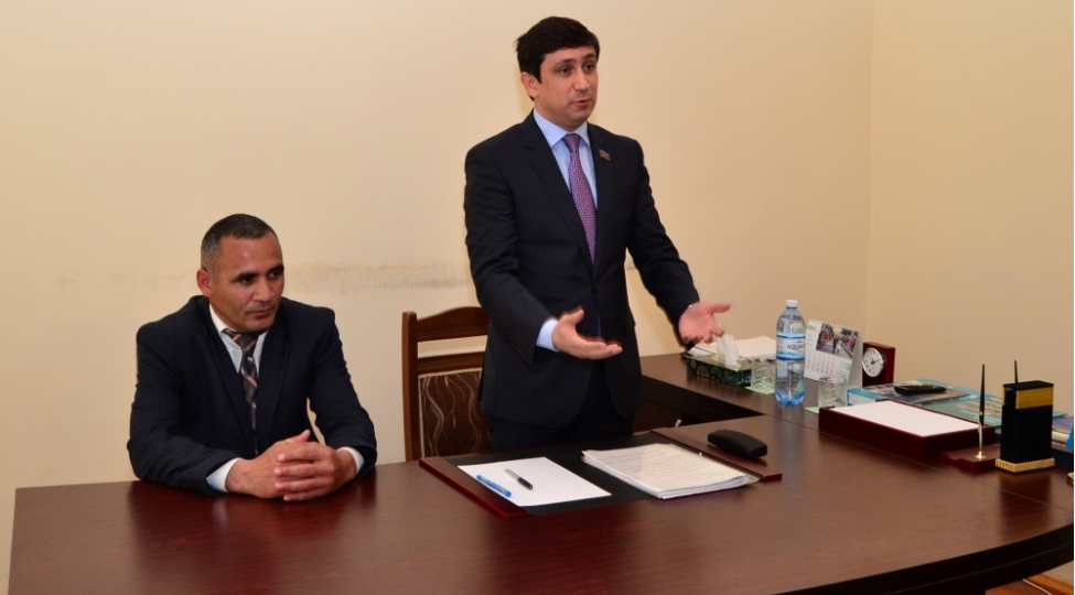 pireze-kendinde-sechicilerle-gorush