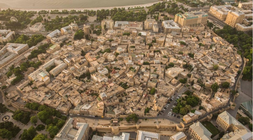 icherisheher-bir-memarliq-incisidir