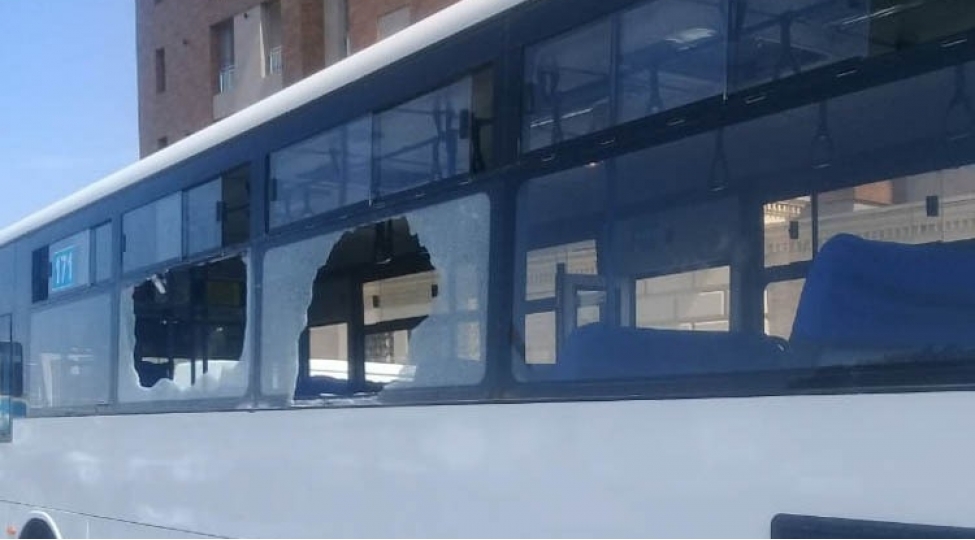 bakida-avtobus-kranla-toqqushdu-xesaret-alanlar-var-foto