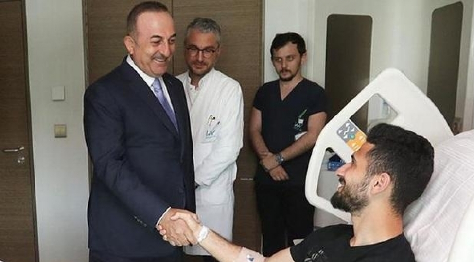 nazir-ayagi-sinan-futbolchunu-ziyaret-etdi