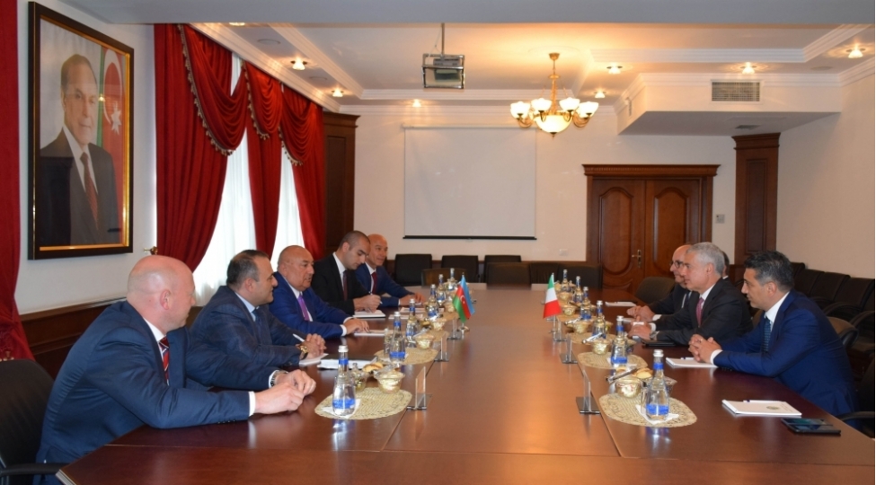 emekdashliq-meseleleri-muzakire-olunub