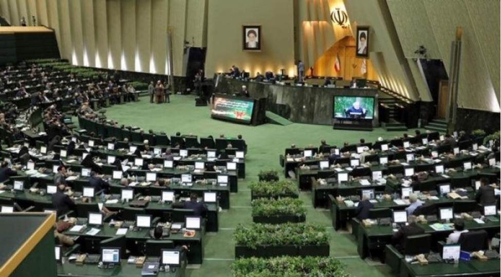 iran-parlamenti-karantin-muddetini-uzatmayib