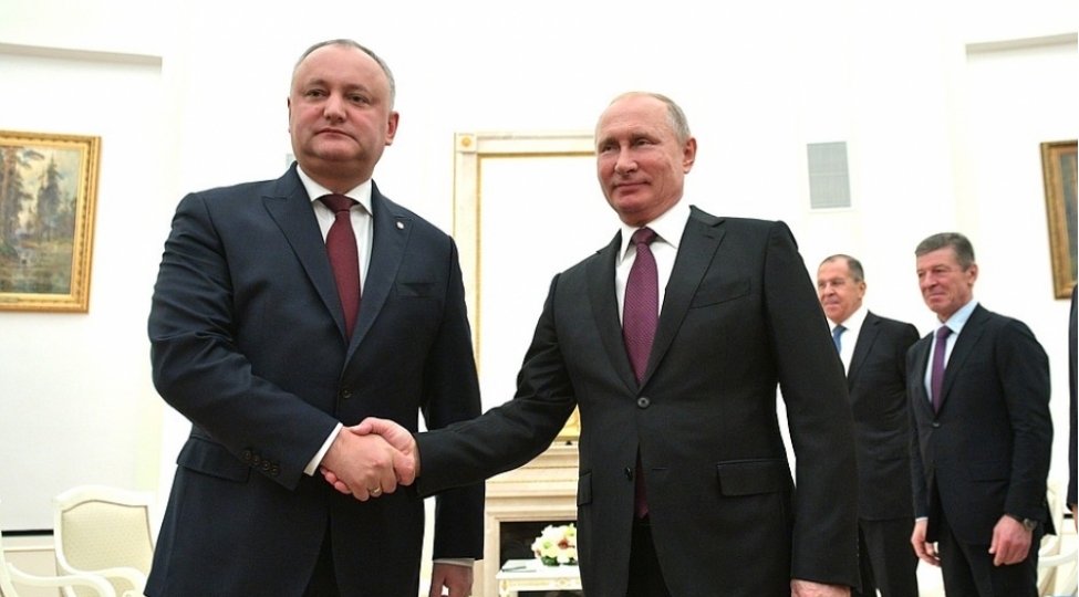 moldova-prezidenti-vladimir-putinle-danishiqlar-uchun-rusiyaya-gedir