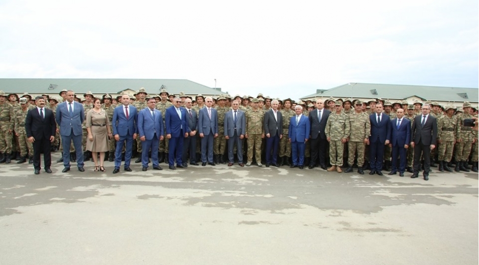 bash-nazirin-muavini-esgerlerle-gorushub-foto