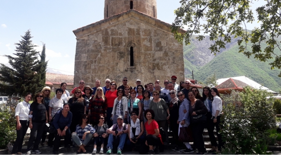 bu-ilin-sekkiz-ayinda-shekideki-kish-alban-mebedini26-minden-chox-turist-ziyaret-edib