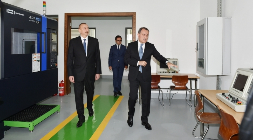prezident-senaye-ve-innovasiyalar-uzre-baki-dovlet-peshe-tehsil-merkezinin-achilishinda-ishtirak-edib-foto
