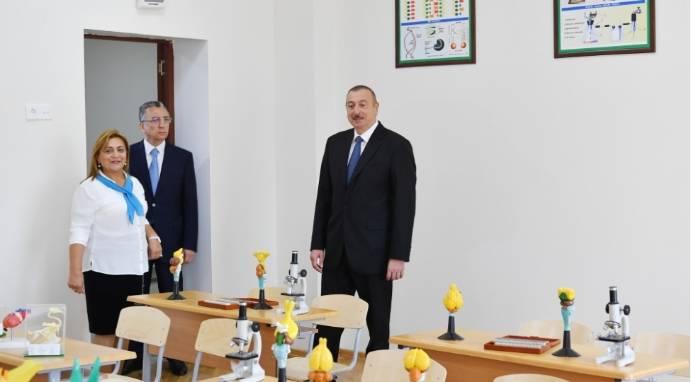 prezident-208-nomreli-mektebde-yaradilan-sheraitle-tanish-olub-foto