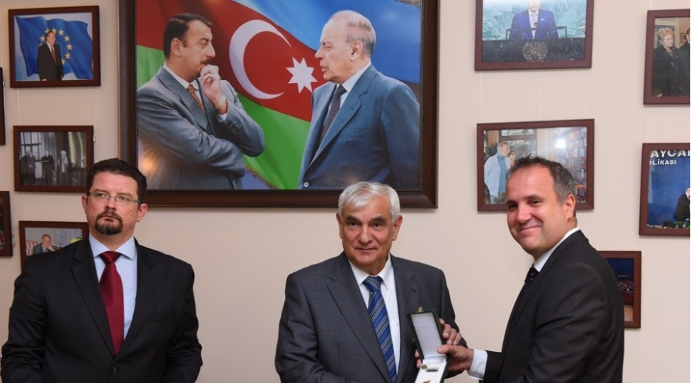 akademik-kamal-abdulla-macaristanin-zabit-xachi-ali-ordeni-ile-teltif-olunub