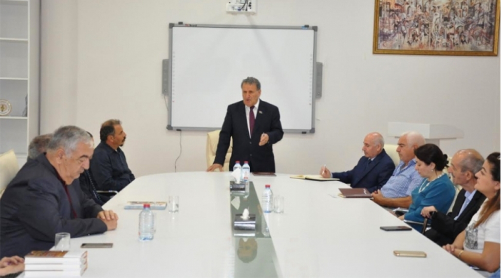 edebiyyat-institutu-ortaya-deyerli-elmi-tedqiqatlar-qoyub