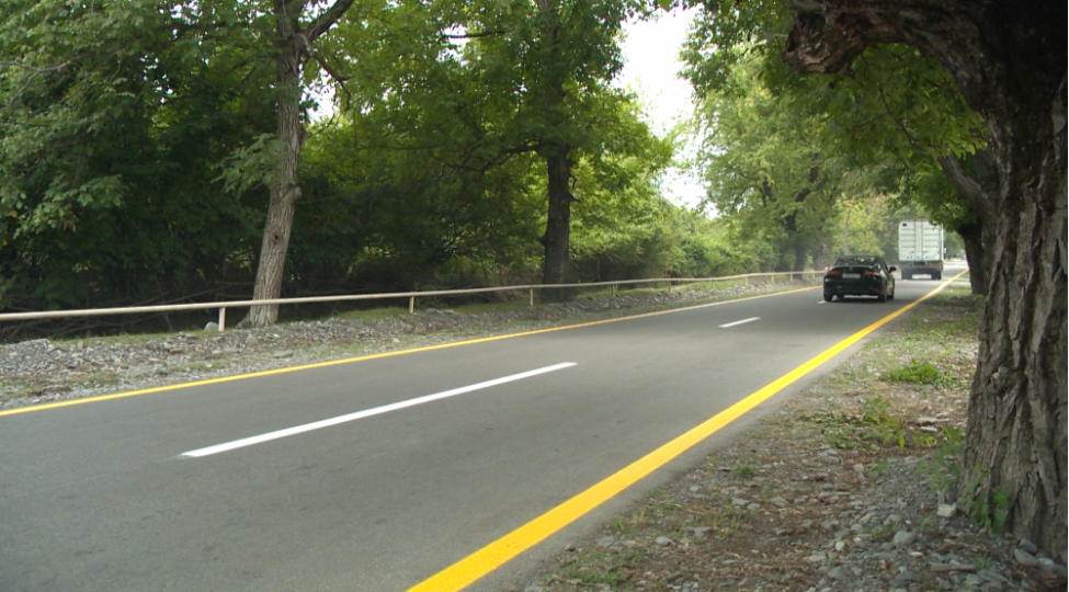 qebele-rayonunda-37-km-uzunluga-malik-2-avtomobil-yolu-yeniden-qurulub